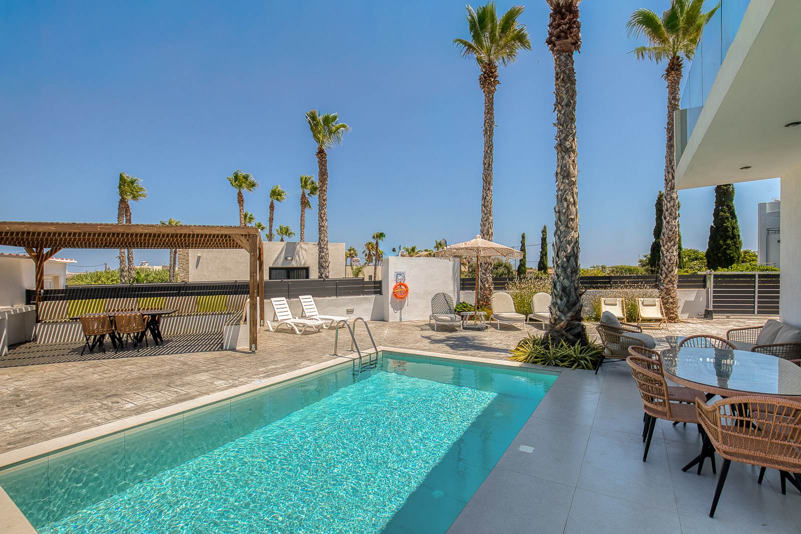 A Davlakos villa and its pool framed by palm trees